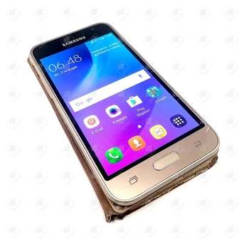 Смартфон Samsung Galaxy J1