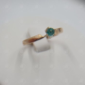 кольцо с зеленым камнем , золото 585 II Категория, вес 2.62 г.