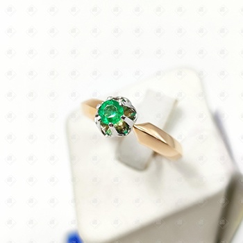 кольцо с зеленым камнем , золото 585 II Категория, вес 2.58 г.