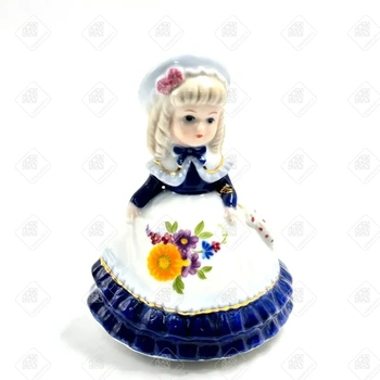 Статуэтка музыкальная Девочка в платье 