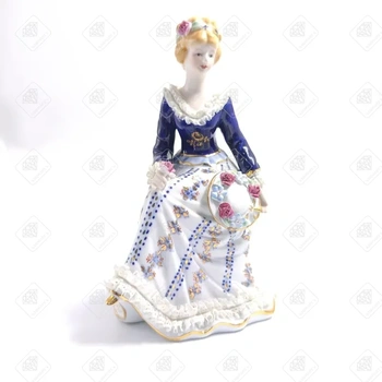 Статуэтка девушка со шляпой Royal Lux