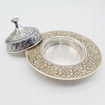 Металлическая пепельница с узорами