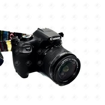 Зеркальный фотоаппарат Canon EOS 1300D 
