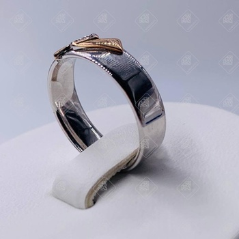 Кольцо серебрянное с золотой вставкой и бриллиантами 3Бр Кр17 0.010Ct 2/2а, серебро I категория 925, вес 3.1 г.