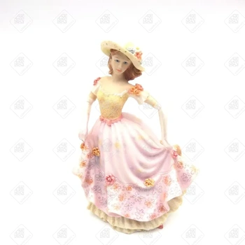 Статуэтка  "Дама в шляпе"