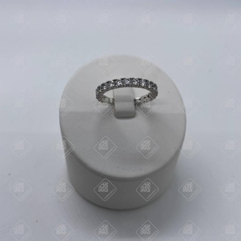 Кольцо с белыми камнями, серебро I категория 925, вес 2.6 г.